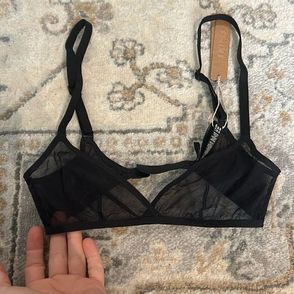 NWT SKIMS ULTRA FINE MESH triangle bralette XXS - Picture 6 of 7